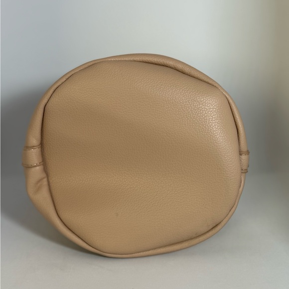 The Bucket Tan Bag - Picture 5 of 11